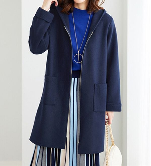 BELLUNA（ベルーナ）の「裏あぜ素材フードデザインコート（ロングコート）」｜ネイビー