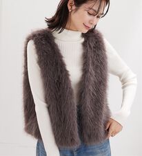 BELLUNA（ベルーナ）の「着映える！ショート丈もこもこファーベスト（ベスト）」