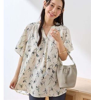 Viola e Viola（ヴィオラ エ ヴィオラ）の「【接触冷感】さらっと涼感フレアスリーブブラウス（ブラウス）」｜幾何花柄／チュニック