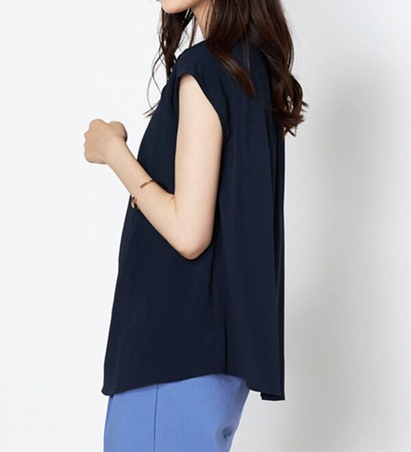 BELLUNA（ベルーナ）の「ギャザー使いフレンチスリーブブラウス（ブラウス）」｜詳細画像