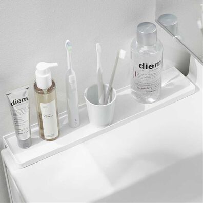 iellio（イエリオ）の「タワー　洗面台横隙間トレー＜ｔｏｗｅｒ山崎実業＞（洗面用品）」