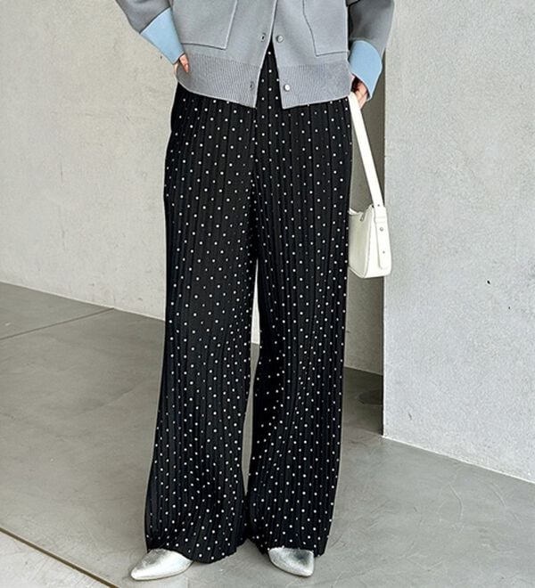 GeeRA（ジーラ）の「セルフカットセミワイドプリーツパンツ（フルレングスパンツ）」｜ブラックドット柄