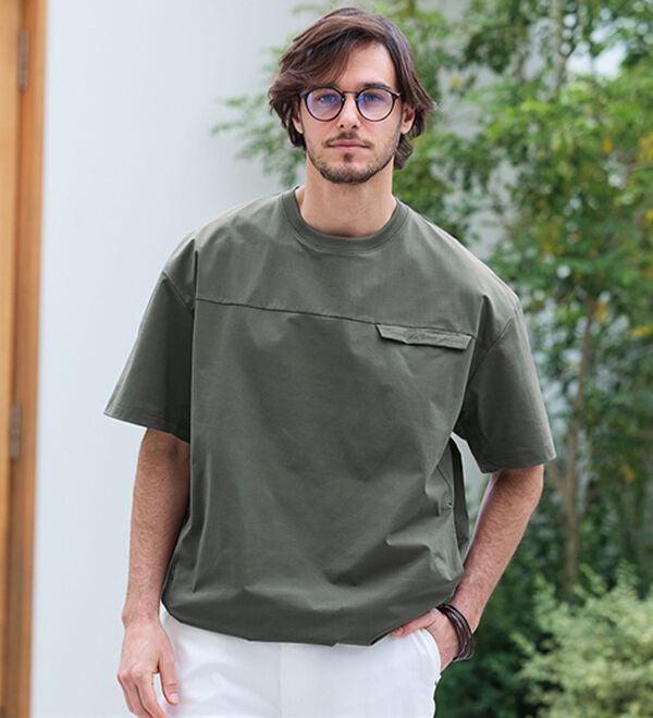 「＜コムルヴァン・オム＞ドライ洗練シルエットＴシャツ（メンズカットソー）」｜スモークカーキ