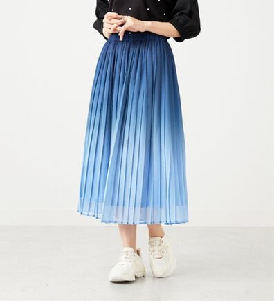 BELLUNA（ベルーナ）の「プリーツデザイングラデーションスカート（ロングスカート）」