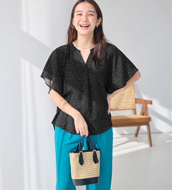 Viola e Viola（ヴィオラ エ ヴィオラ）の「【接触冷感】さらっと涼感フレアスリーブブラウス（ブラウス）」｜詳細画像