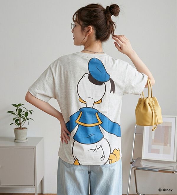 BELLUNA（ベルーナ）の「＜Ｄｉｓｎｅｙ＞【ドナルド＆デイジー】抱き着きプリントTシャツ（カットソー）」｜オートミール（ドナルド）