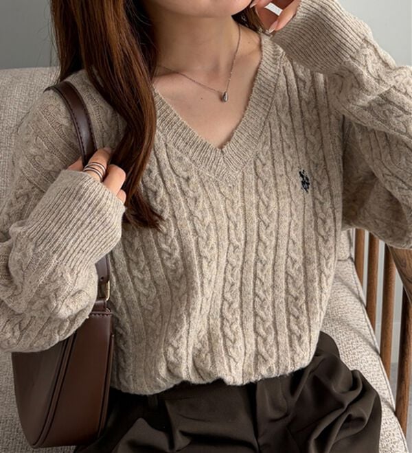 RANAN（ラナン）の「＜U.S.POLO ASSN.＞ワンポイントケーブルVネックニット（ニット・セーター）」｜詳細画像