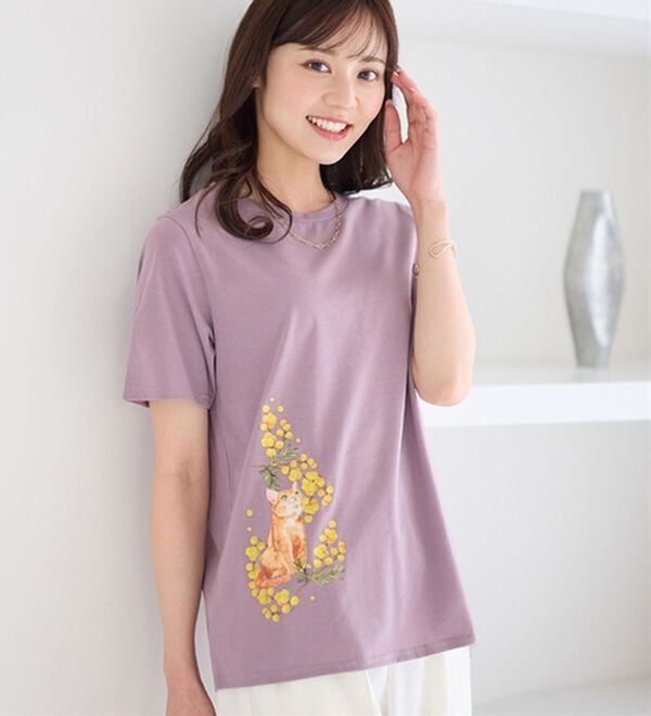 alotta（アロッタ）の「大人かわいいプリント綿混Ｔシャツ（Tシャツ）」｜ラベンダーネコ