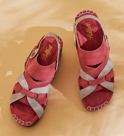 BELLUNA（ベルーナ）の「【３Ｅ／４Ｅ選べる】フットベットウェッジサンダル（サンダル・ミュール）」