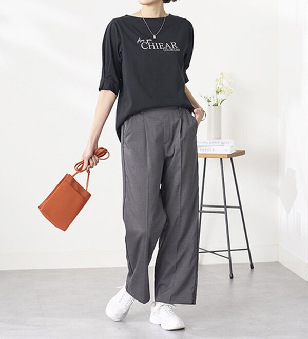 BELLUNA（ベルーナ）の「汗ジミ対策！袖タック使いロゴプルオーバー（カットソー）」｜詳細画像