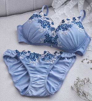 YU'NOW（ユナウ）の「ぷるるん谷間のノンワイヤーブラ＆ショーツ（ブラジャー＆ショーツセット）」｜ブルー系その他