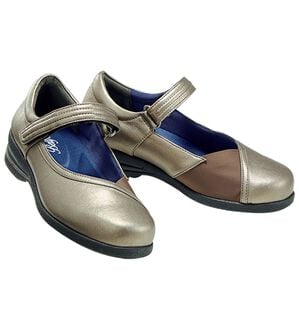 BELLUNA（ベルーナ）の「５Ｅ幅広外反母趾対応の甲ベルトシューズ（パンプス）」｜ガンメタリック