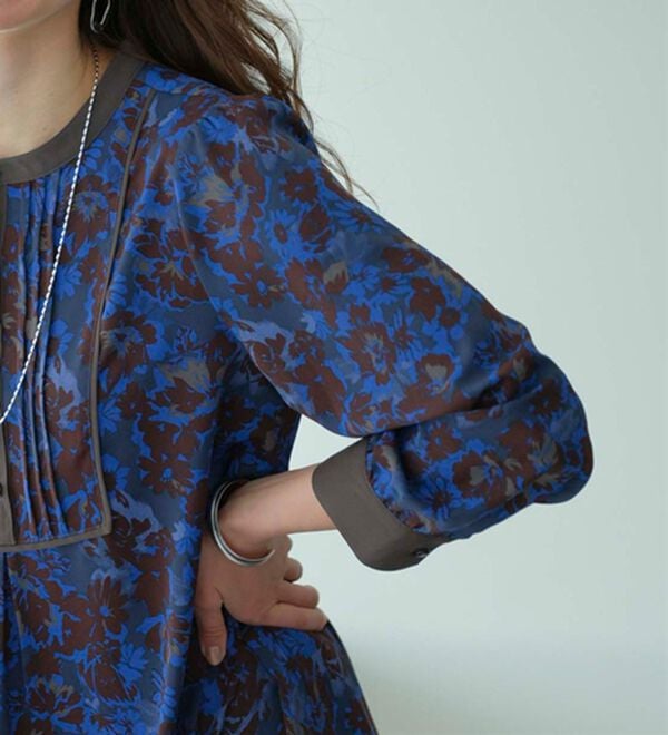 BELLUNA（ベルーナ）の「ビンテージ柄ピンタック使いワンピース（その他ワンピース）」｜詳細画像