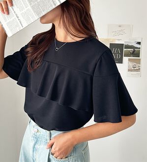 GeeRA（ジーラ）の「ラッフルフリルフレアースリーブＴブラウス（ブラウス）」｜ブラック