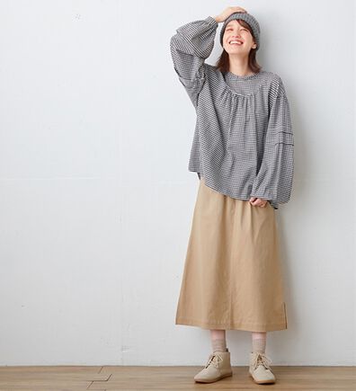 Viola e Viola（ヴィオラ エ ヴィオラ）の「ストレッチ綿混ロング台形スカート（ひざ丈スカート）」