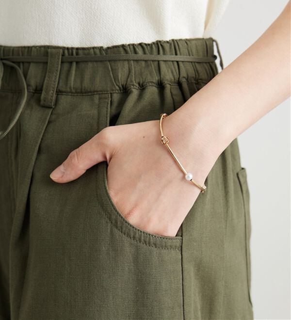 BELLUNA（ベルーナ）の「綿スラブ素材タックデザインコクーンパンツ（フルレングスパンツ）」｜詳細画像