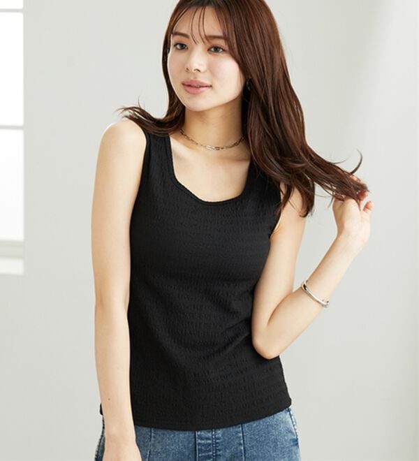 BELLUNA（ベルーナ）の「ジャカード素材カップ付タンクトップ（タンクトップ・キャミソール）」｜黒