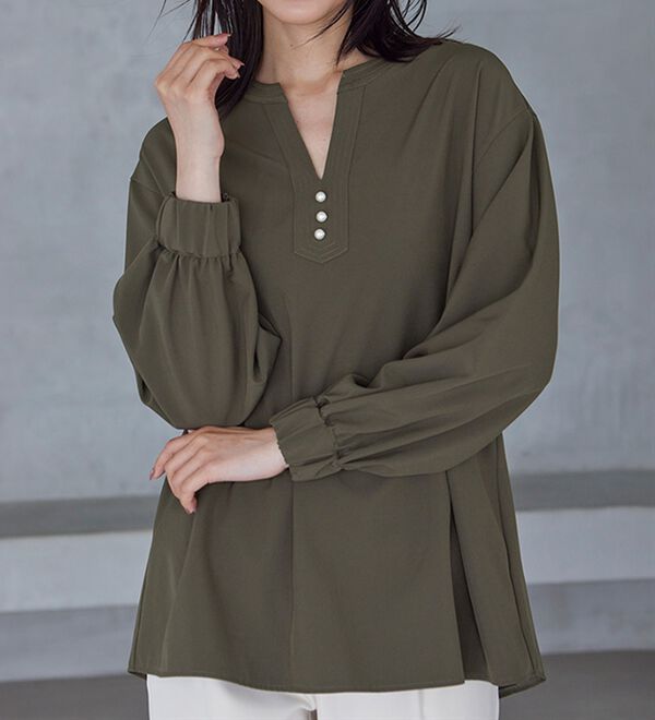 RANAN（ラナン）の「3つの機能付！パール調ボタン付スキッパーブラウス（ブラウス）」｜詳細画像