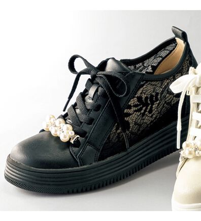 BELLUNA（ベルーナ）の「パール調飾りレーススニーカー（スニーカー）」