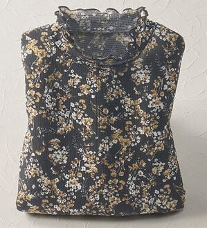 BELLUNA（ベルーナ）の「楊柳素材プリントハイネックプルオーバー（カットソー）」｜小花柄(黒)