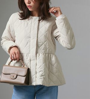 Pierrot（ピエロ）の「ノーカラーフレアキルティングブルゾン（ブルゾン）」｜アイボリー