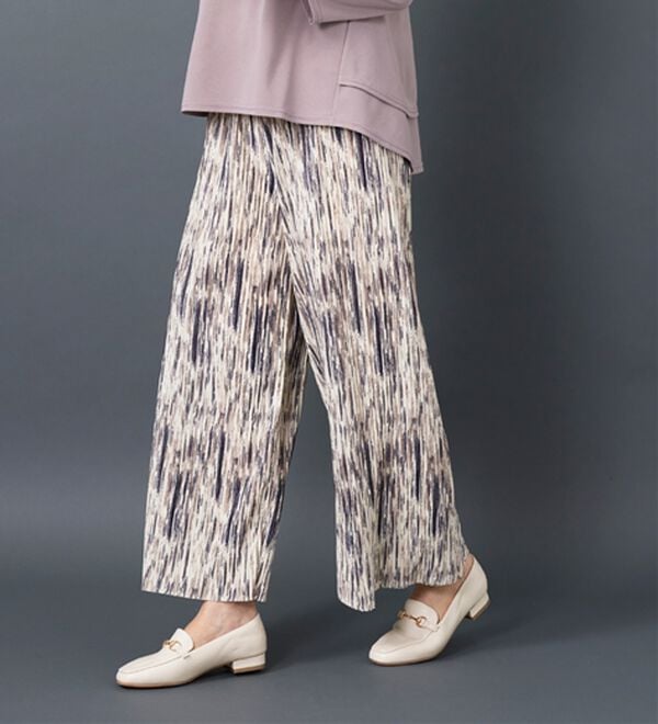 BELLUNA（ベルーナ）の「なめらか素材ゆったりプリーツパンツ（ワイドパンツ・ガウチョ）」｜オフ白系マーブル