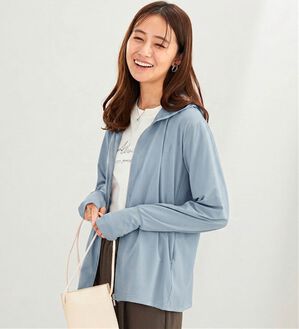 BELLUNA（ベルーナ）の「ヒンヤリ＆ＵＶ対策軽量パーカー（その他ジャケット）」｜サックス