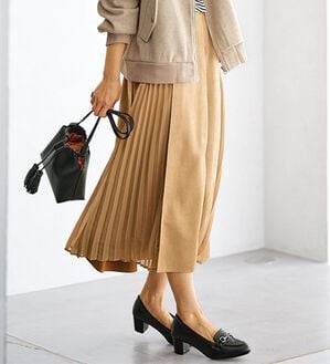 BELLUNA（ベルーナ）の「スエード調プリーツ切替スカート（ミニスカート）」｜キャメル