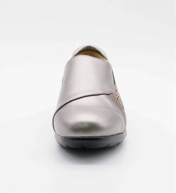 BELLUNA（ベルーナ）の「５Ｅカットワーク切替スリッポンシューズ（スリッポン）」｜詳細画像