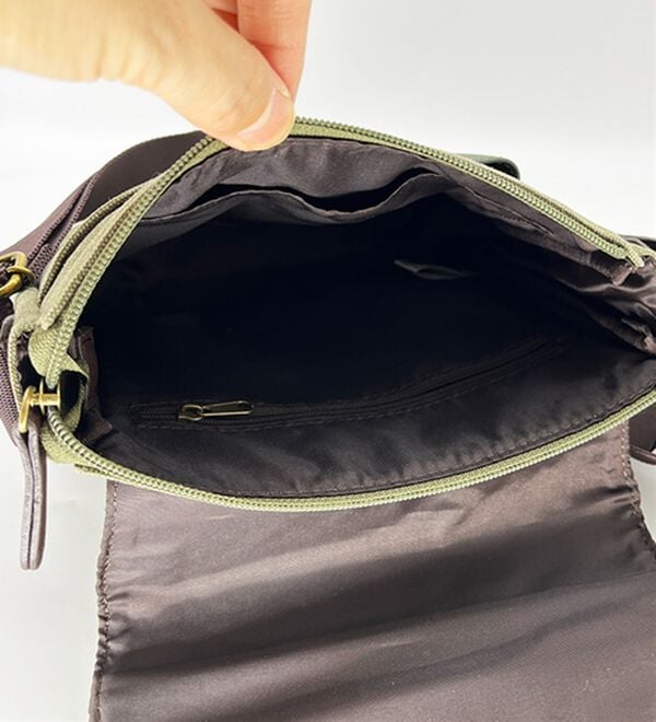 「＜クロコダイル＞洗い加工帆布スマートショルダー（メンズショルダーバッグ）」｜詳細画像