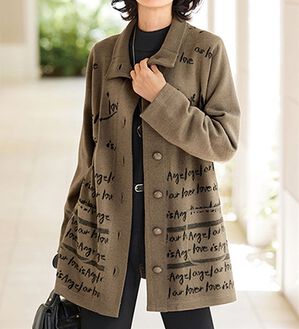 BELLUNA（ベルーナ）の「圧縮ニット英字ジャカードジャケット（その他ジャケット）」｜キャメル