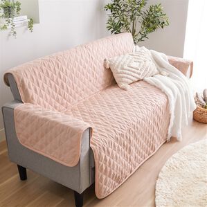 iellio（イエリオ）の「１年中使える！はっ水麻風キルトソファカバー＜裏面滑りにくい加工付・オールシーズン・洗濯可能・ウォッシャブル＞（ソファーカバー）」｜ピンクベージュ
