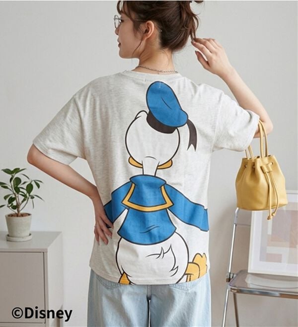 BELLUNA（ベルーナ）の「＜Ｄｉｓｎｅｙ＞【ドナルド＆デイジー】抱き着きプリントTシャツ（カットソー）」｜オートミール（ドナルド）