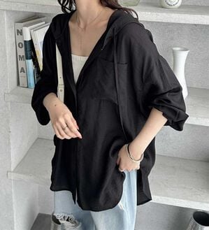 GeeRA（ジーラ）の「フード付きオーバーサイズシャツ（シャツ）」｜ブラック