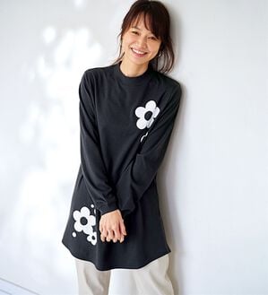 BELLUNA（ベルーナ）の「【メルティポンチ】プリントチュニック（チュニック）」｜大花柄(黒)