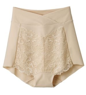 LAVIENNE（ラヴィエンヌ）の「＜ピップエレキバンコラボ＞腰がラクなショーツ（ショーツ）」｜ベージュ