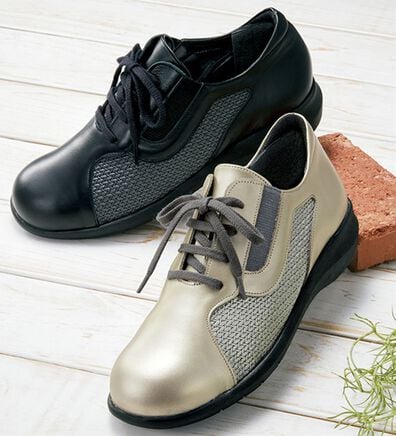 BELLUNA（ベルーナ）の「４Ｅ牛革滑りにくい軽量シューズ（スニーカー）」