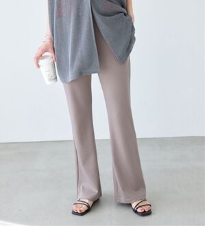 BELLUNA（ベルーナ）の「シュッと体型カバー！ジャストフィットフレアーパンツ（フルレングスパンツ）」｜モカ
