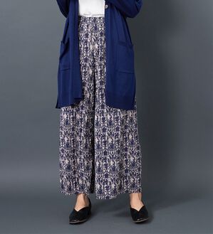 BELLUNA（ベルーナ）の「なめらか素材ゆったりプリーツパンツ（ワイドパンツ・ガウチョ）」｜ダマスク柄