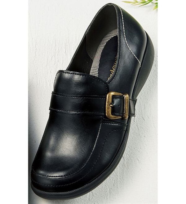 BELLUNA（ベルーナ）の「牛革ベルトデザインスリッポン（スリッポン）」｜黒