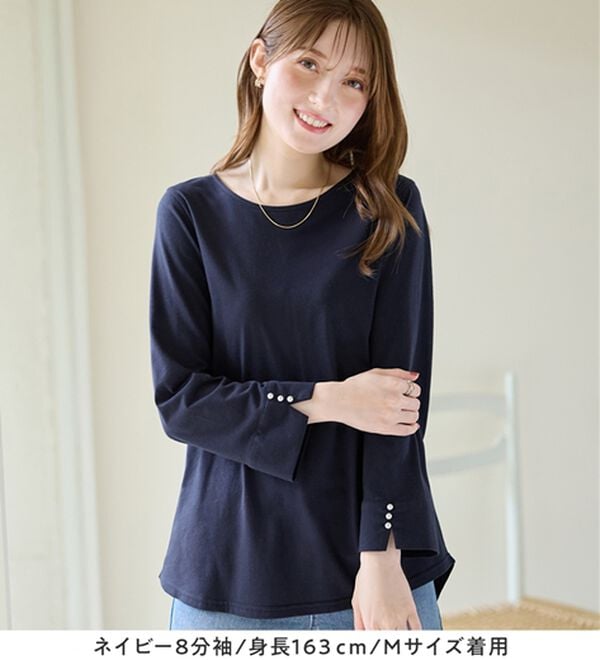 alotta（アロッタ）の「【選べる袖丈】柔らか綿混素材パール調ボタンＴシャツ（カットソー）」｜詳細画像