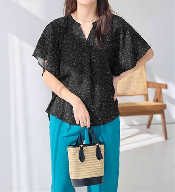 Viola e Viola（ヴィオラ エ ヴィオラ）の「【接触冷感】さらっと涼感フレアスリーブブラウス（ブラウス）」｜詳細画像