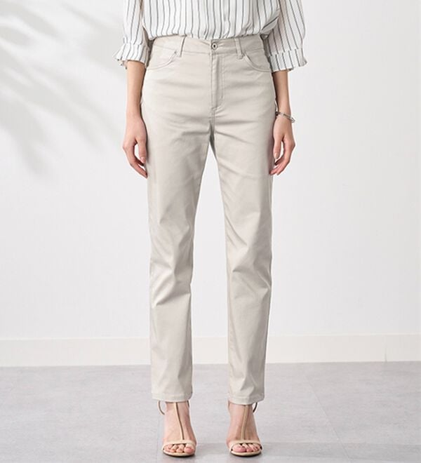 BELLUNA（ベルーナ）の「サラリ速乾！綿サテンストレッチカラーパンツ（フルレングスパンツ）」｜詳細画像