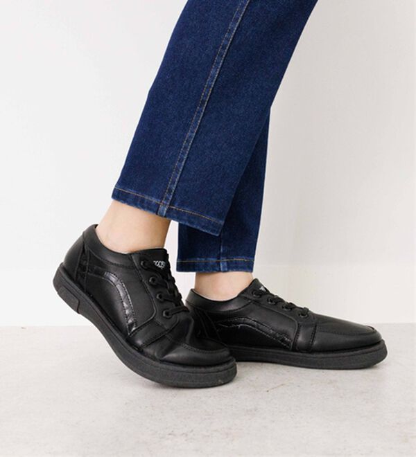 BELLUNA（ベルーナ）の「柔らかフィットのレザーライクシューズ（スニーカー）」｜詳細画像