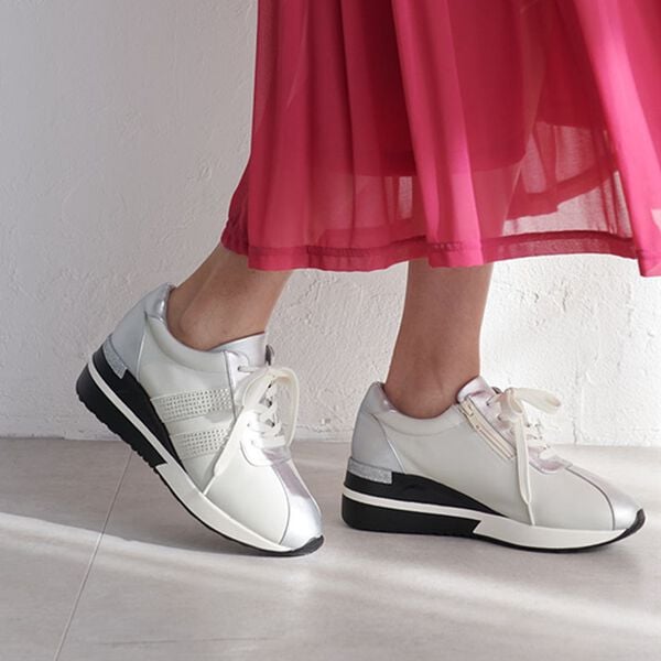 「４Ｅきらめきレースアップスニーカー（スニーカー）」｜詳細画像