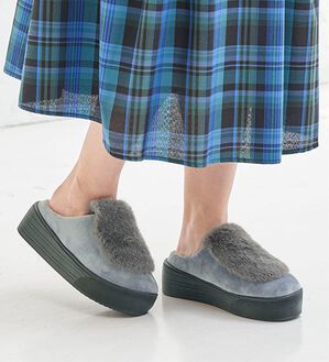 BELLUNA（ベルーナ）の「内ボアボリュームファー厚底ミュール（サンダル・ミュール）」｜詳細画像