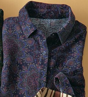 BELLUNA（ベルーナ）の「綿１００％柔らかコーデュロイプリントシャツチュニック（シャツ）」｜更紗柄ネイビー系