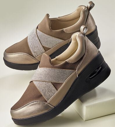 BELLUNA（ベルーナ）の「クロスゴムお洒落エアシューズ（スリッポン）」