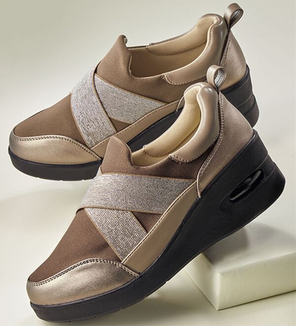 BELLUNA（ベルーナ）の「クロスゴムお洒落エアシューズ（スリッポン）」｜オーク