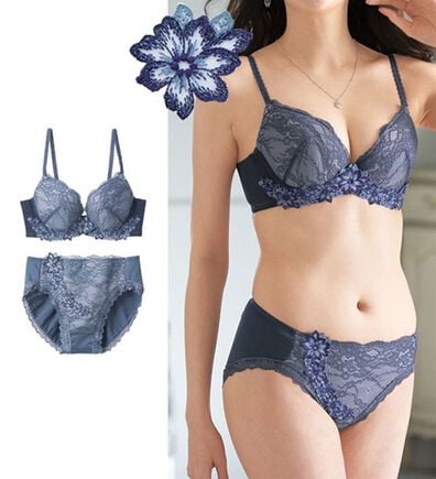 LAVIENNE（ラヴィエンヌ）の「【ラヴィモア】ときめき気分の脇すっきりブラ・ショーツ（別売）（ブラジャー）」